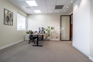 Local commercial à louer 3 pièces de 67 m² à Cergy