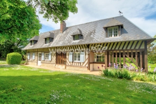 Maison à vendre 12 pièces de 326 m² à Lisieux