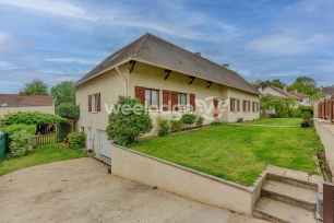 Maison à vendre 10 pièces de 259,84 m² à Andrésy