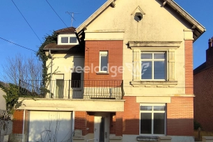 Maison vendu 6 pièces de 157 m² à Avesnelles