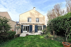 Maison à vendre 5 pièces de 107 m² à Voisins-le-Bretonneux