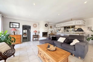 Maison à vendre 7 pièces de 205 m² à Les Adrets-de-l'Estérel