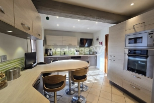 Maison vendu 7 pièces de 153 m² à Chauffours