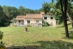 Maison à vendre 6 pièces de 150 m² à Saint-Laurent-des-Arbres