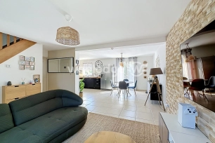 Maison à vendre 5 pièces de 100 m² à Jouy-le-Moutier