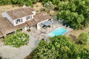 Maison à vendre 8 pièces de 169 m² à Tourrettes