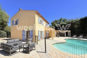 Maison à vendre 6 pièces de 145 m² à Les Adrets-de-l'Estérel