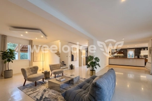 Maison à vendre 6 pièces de 145 m² à Les Adrets-de-l'Estérel