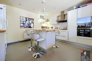 Maison à vendre 7 pièces de 160 m² à Jouy-le-Moutier