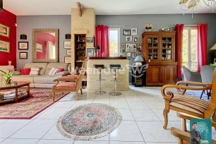 Maison à vendre 10 pièces de 172 m² à Jouy-le-Moutier