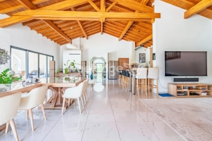 Maison à vendre 6 pièces de 270,56 m² à Urrugne