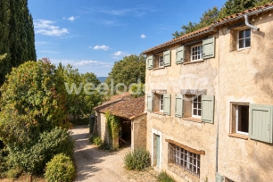 Maison à vendre 10 pièces de 213,75 m² à Fayence