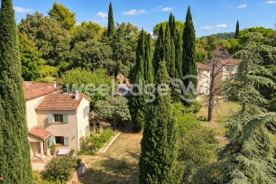 Maison à vendre 15 pièces de 350,6 m² à Tourrettes