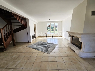Maison à vendre 6 pièces de 141 m² à Neuville-sur-Oise
