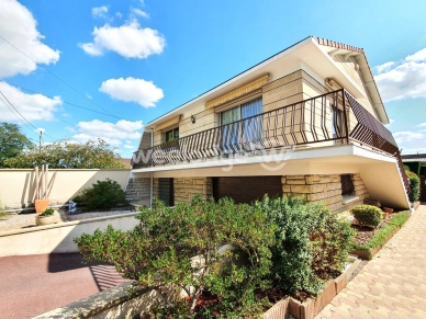 Maison à vendre 9 pièces de 207 m² à Conflans-Sainte-Honorine