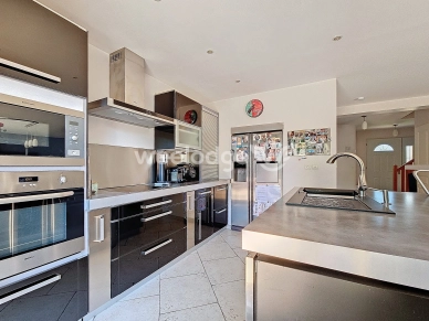 Maison à vendre 6 pièces de 166 m² à Éragny