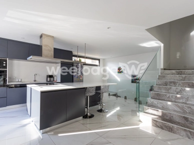 Maison à vendre 8 pièces de 184,32 m² à Neuilly-en-Thelle