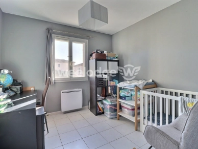 Maison à vendre 4 pièces de 77 m² à La Fare-les-Oliviers