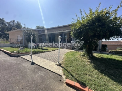 Maison à vendre 8 pièces de 163,95 m² à Brax