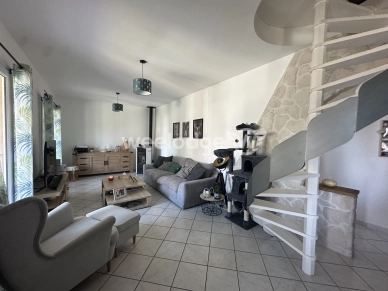 Maison à vendre 8 pièces de 163,95 m² à Brax