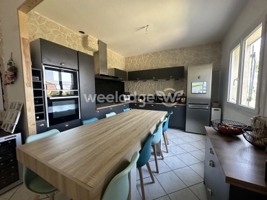 Maison à vendre 8 pièces de 163,95 m² à Brax