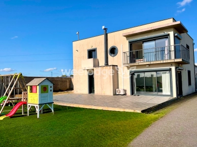 Maison à vendre 9 pièces de 260 m² à Saint-Germain-Laval