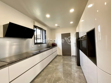 Maison à vendre 9 pièces de 260 m² à Saint-Germain-Laval
