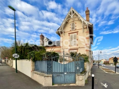 Maison à vendre 9 pièces de 233 m² à Sens