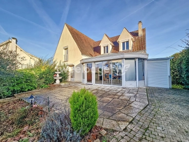 Maison à vendre 6 pièces de 235,69 m² à Conflans-Sainte-Honorine