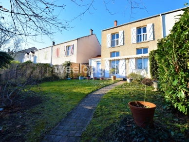 Maison à vendre 7 pièces de 128 m² à Jouy-le-Moutier