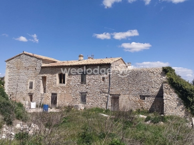 Maison à vendre 10 pièces de 260 m² à Saint-Christol