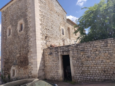 Maison à vendre 10 pièces de 260 m² à Saint-Christol