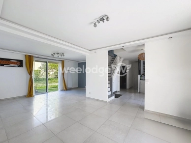 Maison à vendre 6 pièces de 107 m² à Chanteloup-les-Vignes