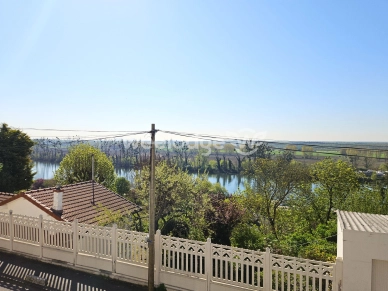 Maison à vendre 7 pièces de 130 m² à Conflans-Sainte-Honorine