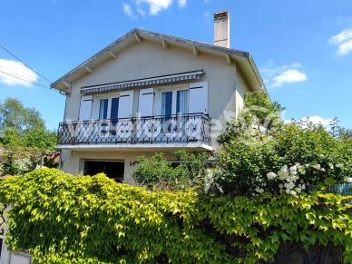 Maison à vendre 6 pièces de 153,85 m² à Angoulême
