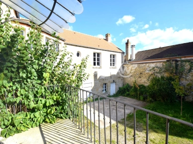 Maison à vendre 7 pièces de 173 m² à Jouy-le-Moutier