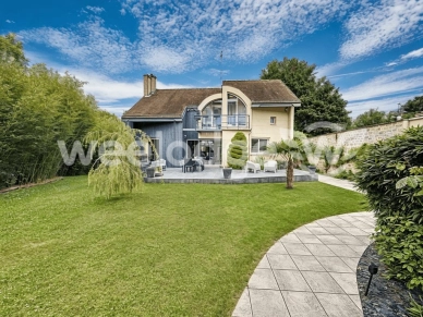 Maison à vendre 8 pièces de 194 m² à Cergy