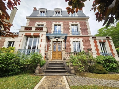 Maison à vendre 10 pièces de 250 m² à Conflans-Sainte-Honorine