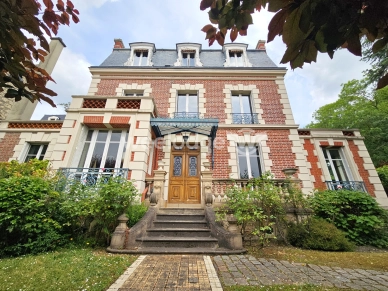 Maison à vendre 10 pièces de 250 m² à Conflans-Sainte-Honorine
