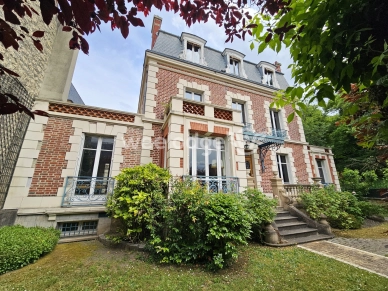 Maison à vendre 10 pièces de 250 m² à Conflans-Sainte-Honorine