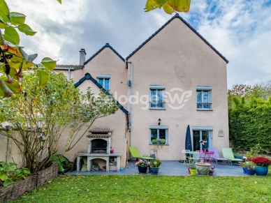 Maison à vendre 6 pièces de 127 m² à Jouy-le-Moutier
