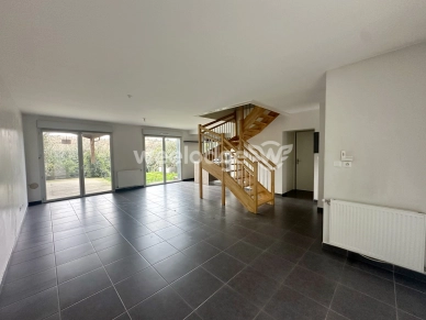 Maison vendu 5 pièces de 114,37 m² à Ayguesvives