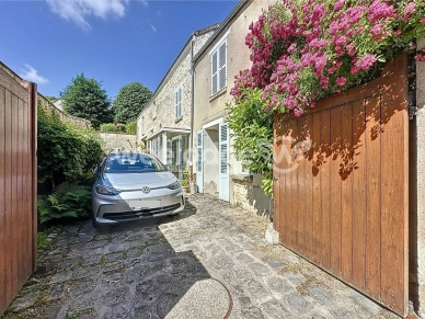 Maison à vendre 10 pièces de 280 m² à Jouy-le-Moutier