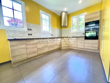 Maison à vendre 7 pièces de 166,65 m² à Jouy-le-Moutier