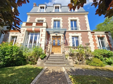 Maison à vendre 10 pièces de 250 m² à Conflans-Sainte-Honorine