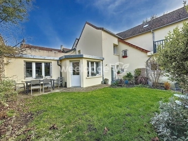 Maison à vendre 8 pièces de 143 m² à Maurecourt