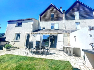 Maison à vendre 8 pièces de 163 m² à Jouy-le-Moutier