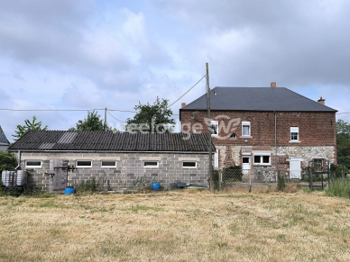 Maison à vendre 9 pièces de 140 m² à Saint-Remy-Chaussée