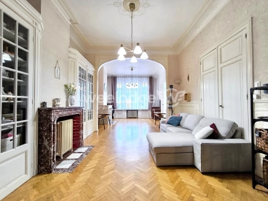 Maison à vendre 8 pièces de 286 m² à Feignies