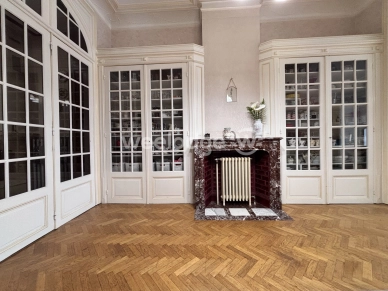 Maison à vendre 8 pièces de 286 m² à Feignies
